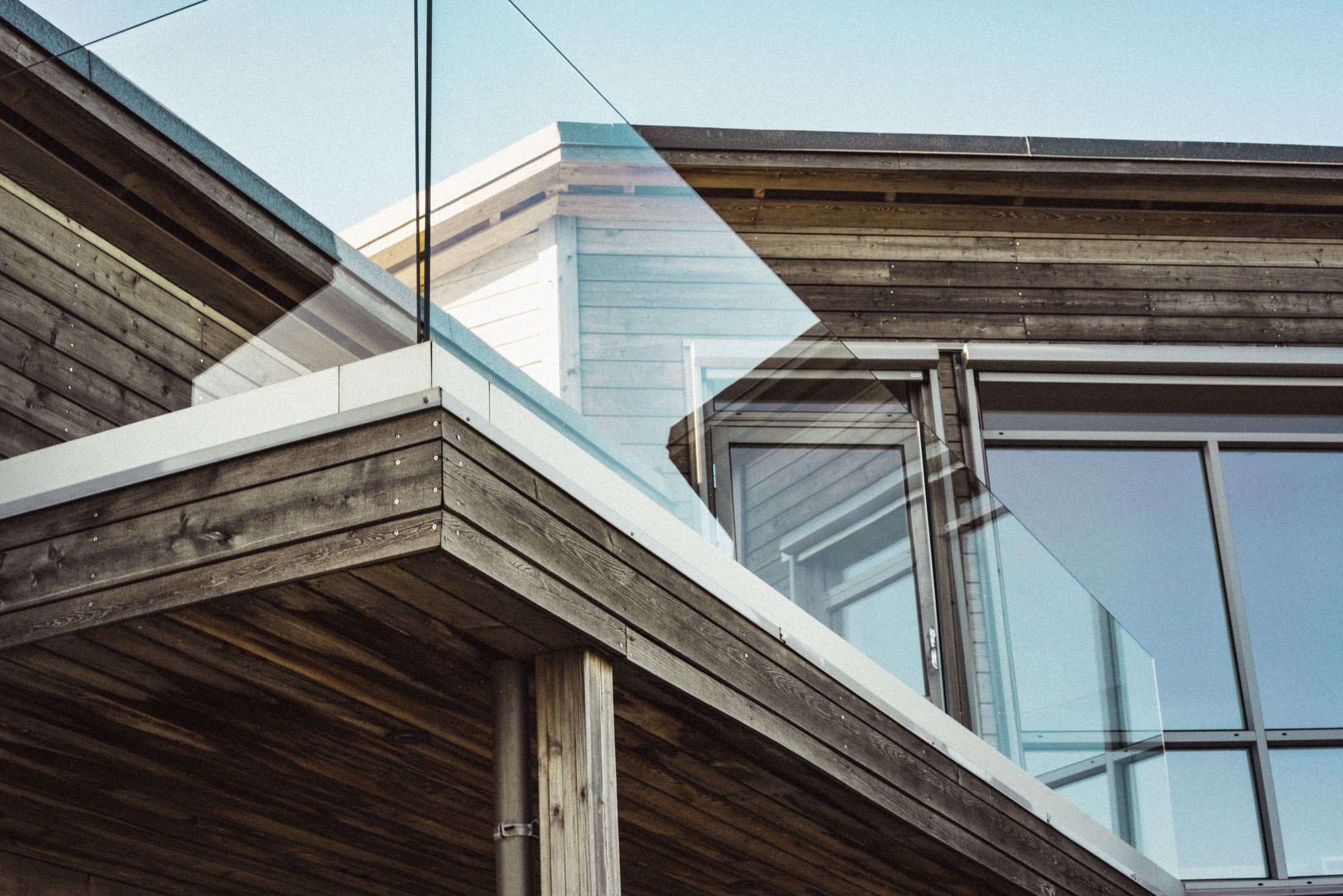Glass balcony balustrade