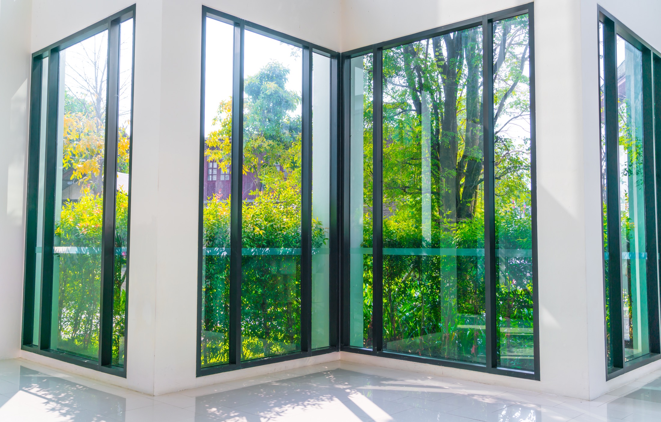 Floor-to-ceiling aluminium windows